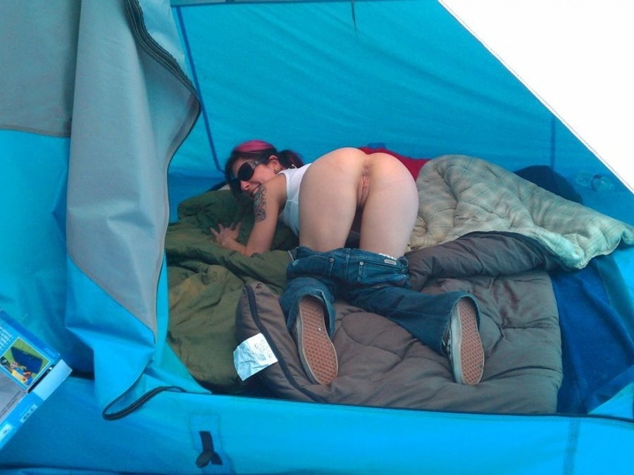 Ziemlich Sexy Camper Bekommt Geil Mit Jedem Anderen Im Camp.