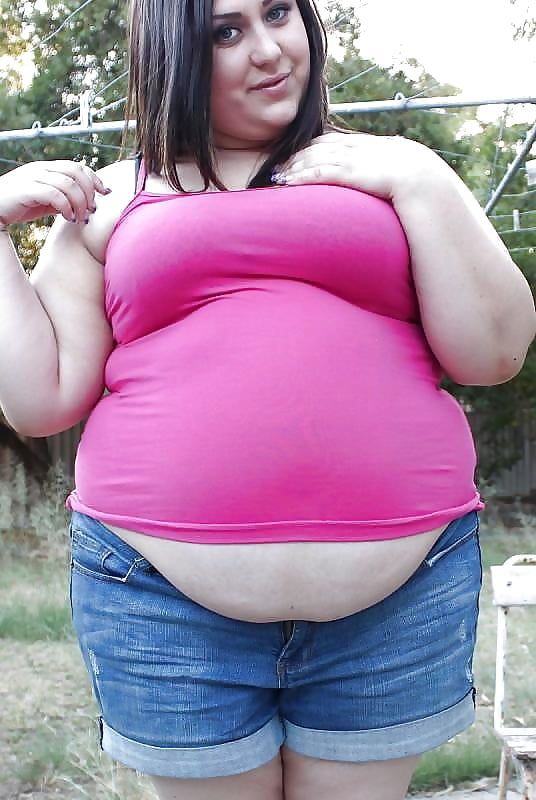ХХХ фото пузатой толстухи с огромным выменем - сисяндрами