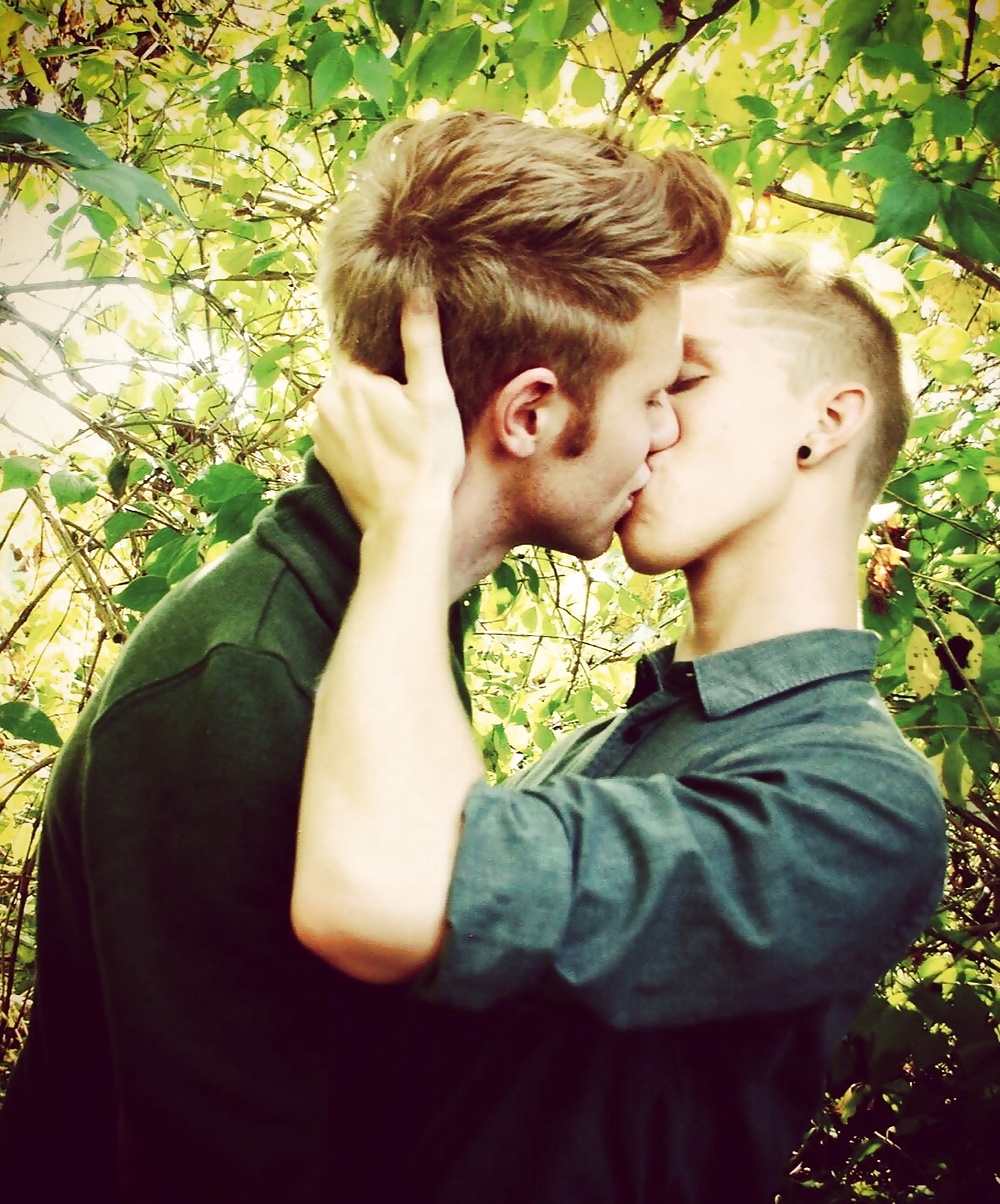 геи мальчики целуются фото фото 47