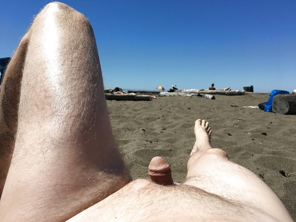 Chubby twerking lick penis on beach