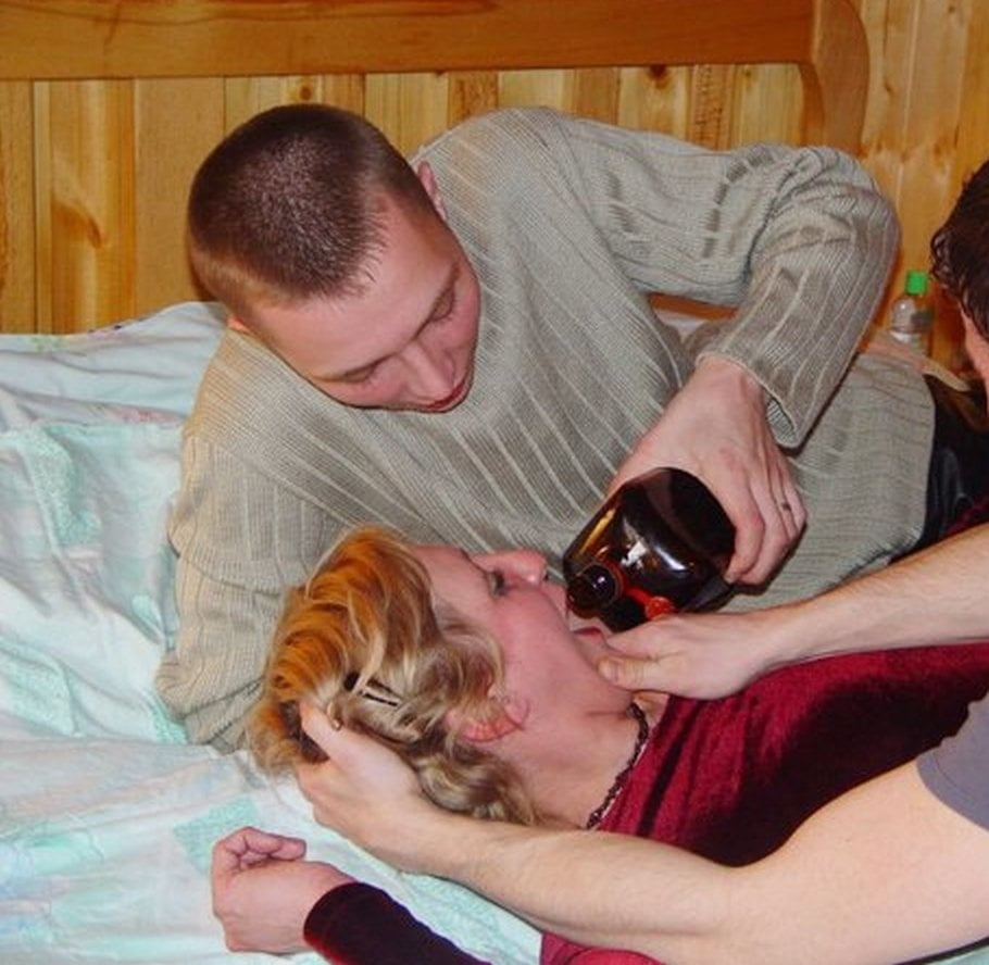 Порно Пьяная Жена Развлекается С Моими Друзьями