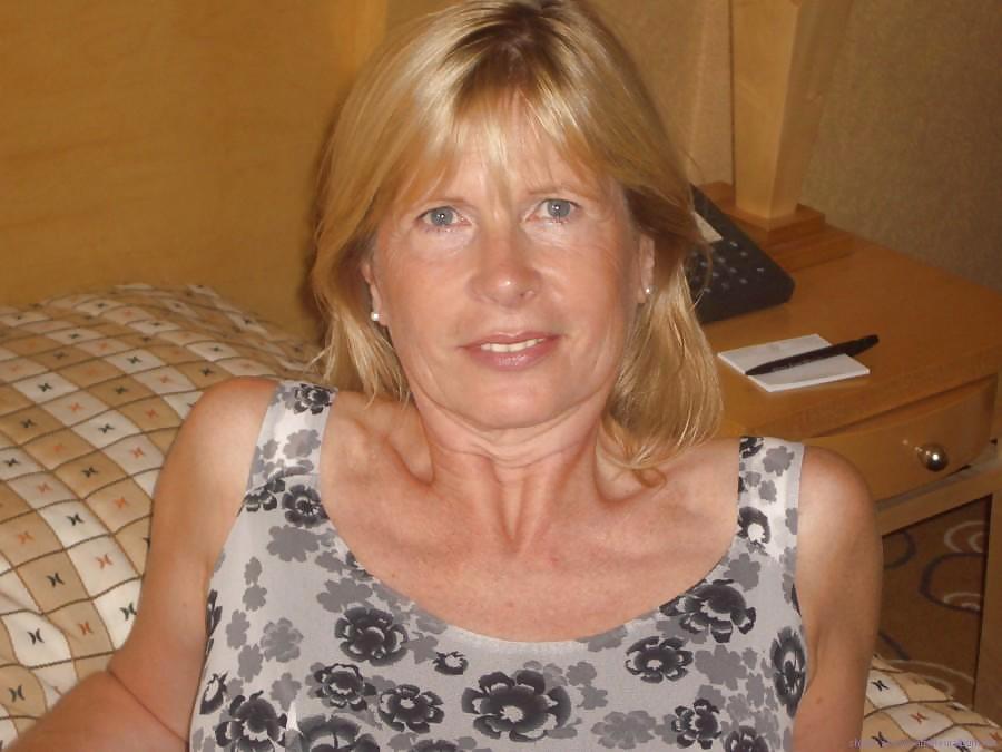 Sex Gallery Mature MILF Billie