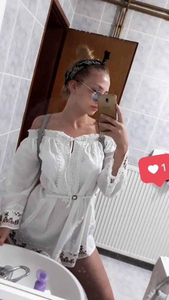 Sex Gallery Dijana Serbian teen (komentarisite pervezno)