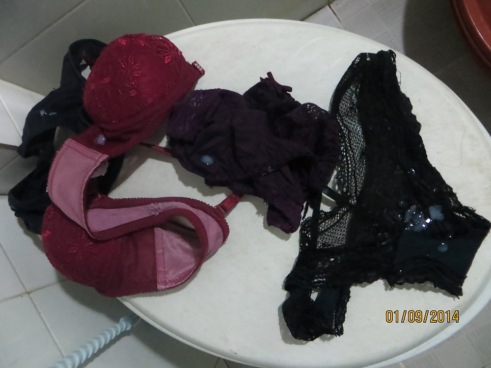 Sex Gallery Cum on panties & bras of my sexy neighbour girl 1-9-2014