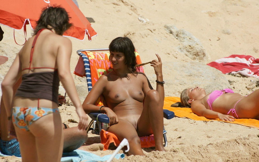 Top Nudist Girl naked on the Fkk Beach - 6 Photos 