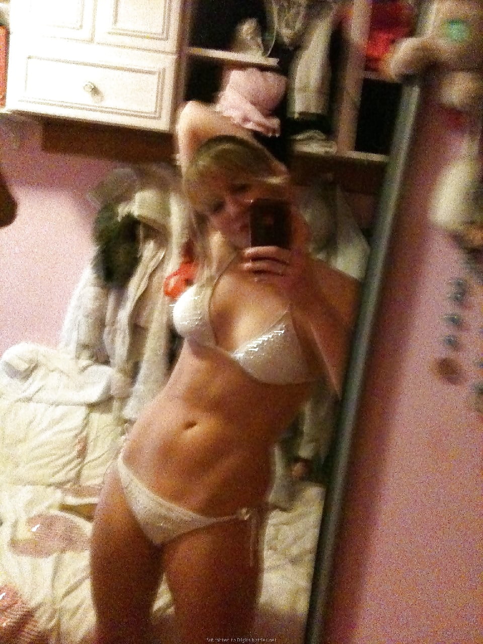 Sex Gallery Taking Some Selfies And Pleasuring Her Boyfriend