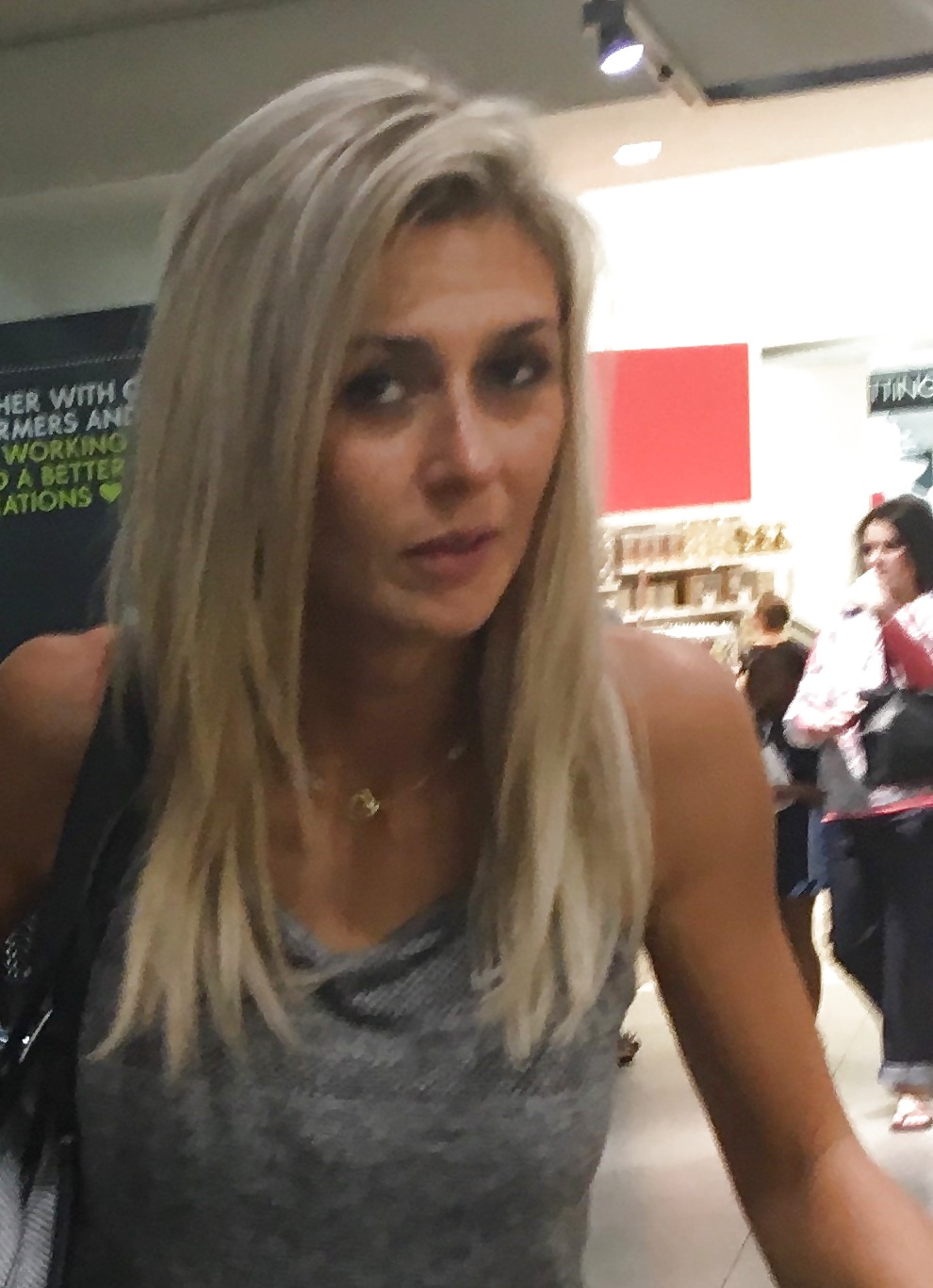 Sex Gallery Fit mall MILF