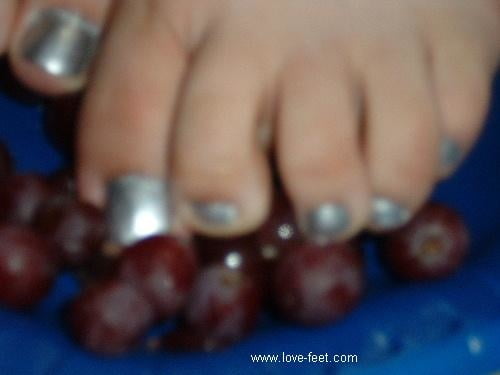 Victoria's feet crush grapes - 17 Photos 