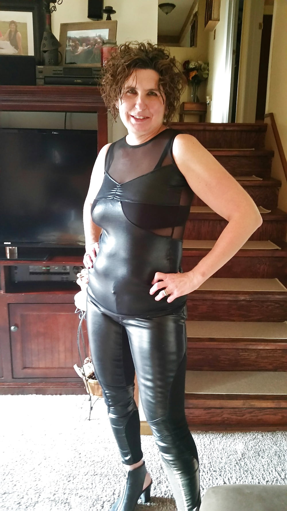 Sex Gallery HOT MILF IN LEATHER- FUCK AND SUCK