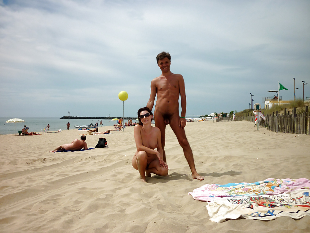 Sex Gallery nude fun in the sun - caught on the beach