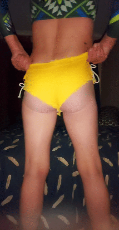 A quick test of my new yellow denim shorts  #16