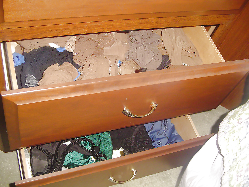 Sex Gallery Friend's drawers 2