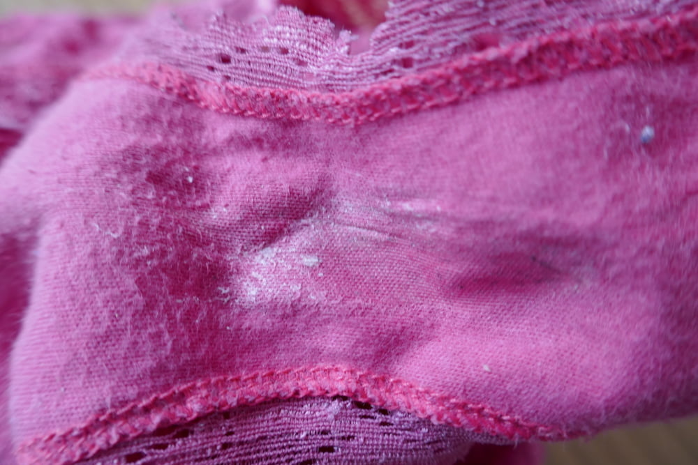 Sehen Sie sich Cum stained pink panties - 4 Bilder auf xHamster.com an!My j...