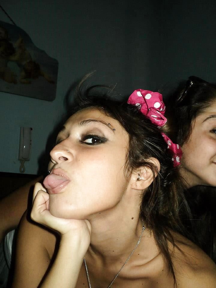 Sex Gallery 3 sexy teens friends with a whore face