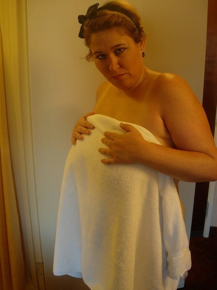 BBW Wife Georgia Has A Bath - 31 Photos 