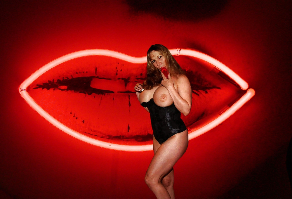 Sex Gallery Horny pics of sue long big tits milf