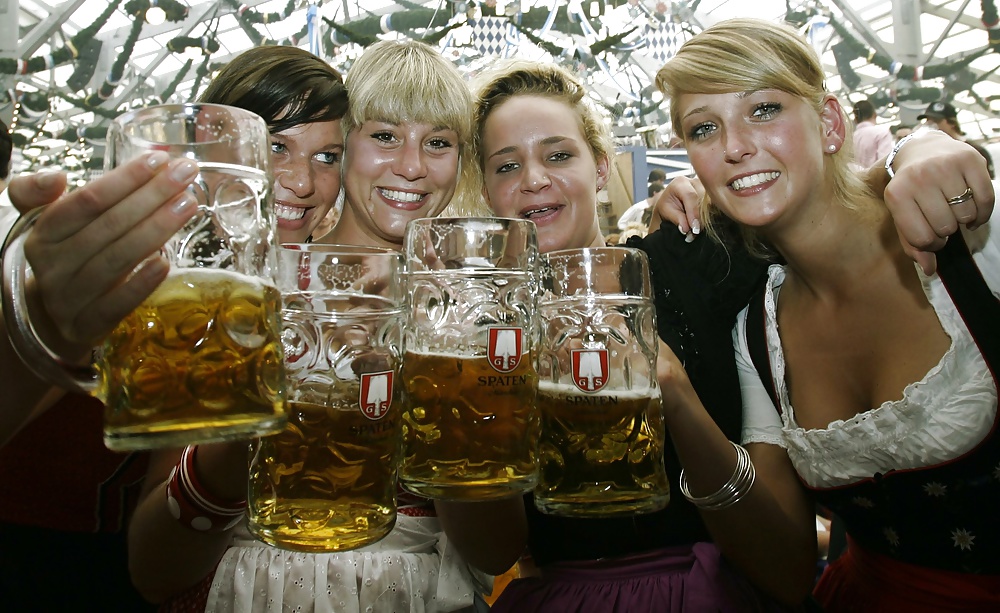 Sex Gallery Frauen und Bier, Frauen im Dirndl - Lebe das Oktoberfest!