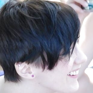 Sex Gallery Facebook short haired hotties P3