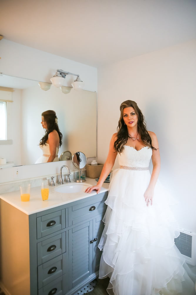 WNE 977 - On Her Wedding Day - 40 Photos 