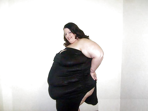 Sex Gallery SSBBW clothed & public 4