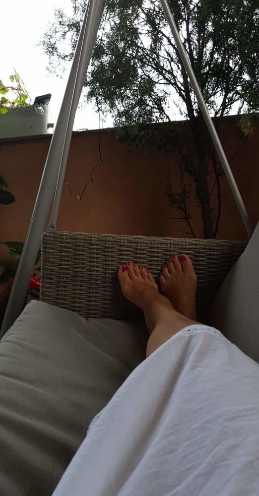 I love her feet and soles - 15 Photos 