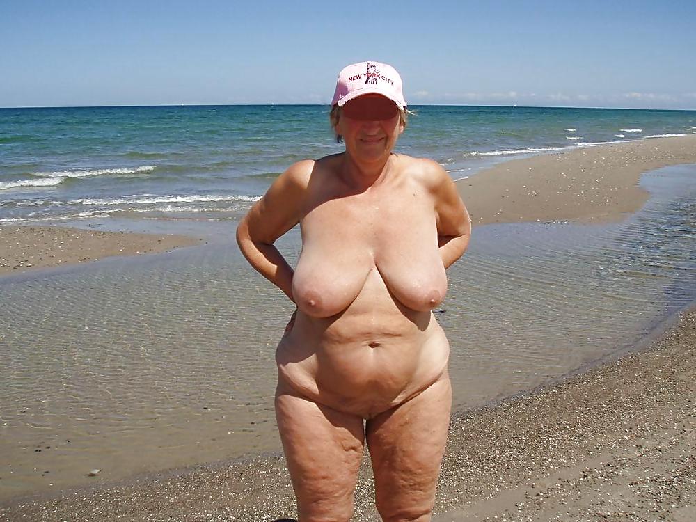Nackt strand granny Strand: 43,018
