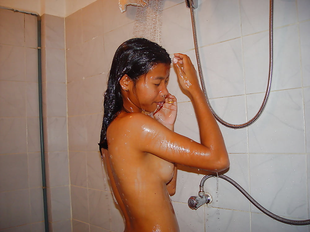 Sex Gallery jeune thai au bain