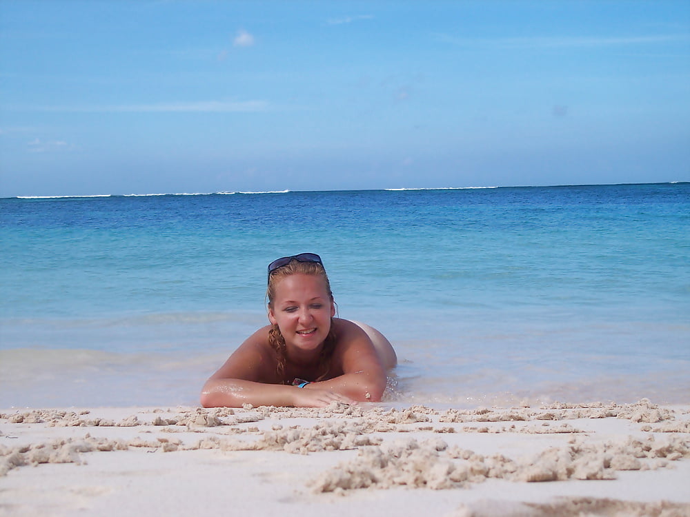 Sex Gallery Young Couple on Vacation