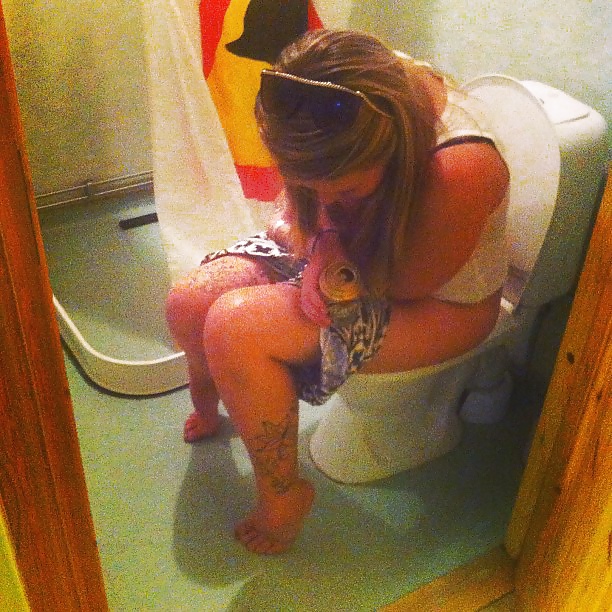 Sex Gallery Hot Toilet Babes 3