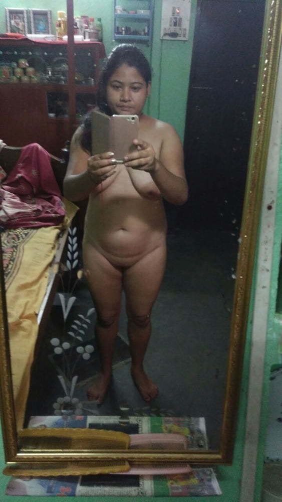 Sex Gallery Indian chubby wife showing her nude body