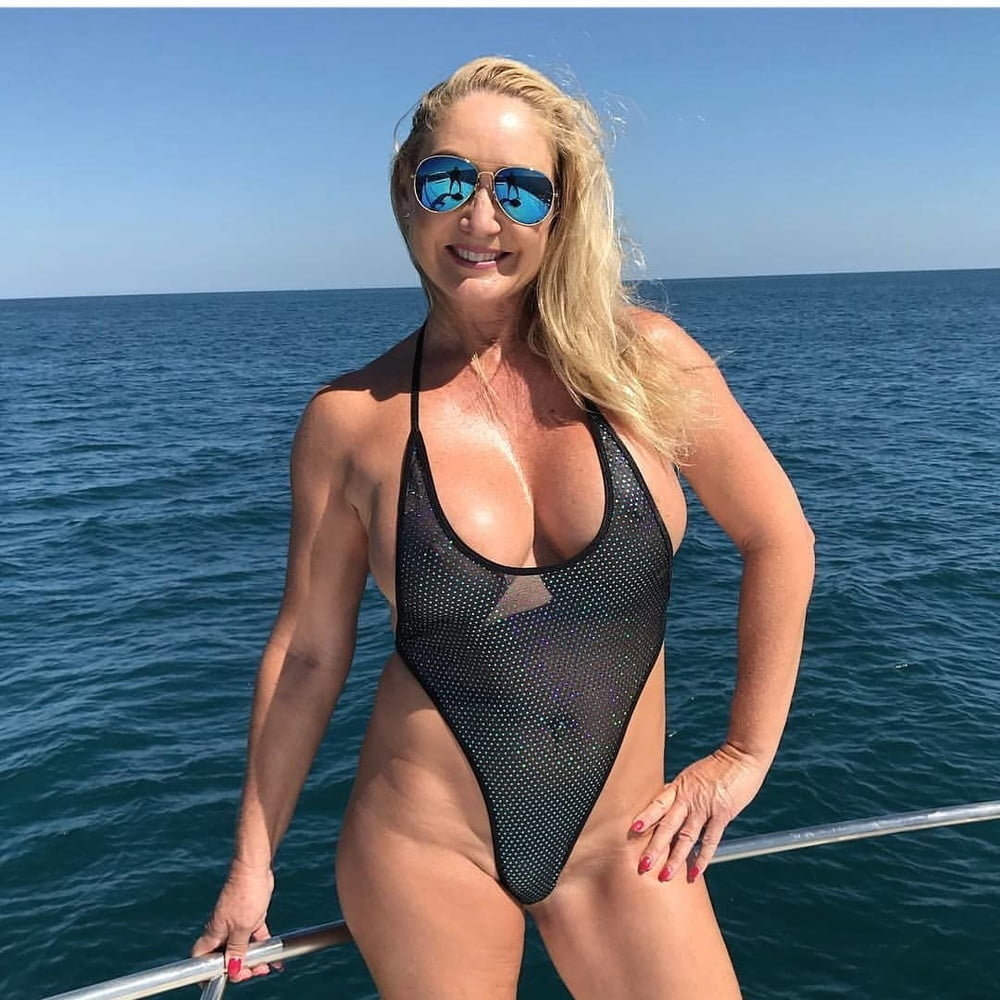 More Sexy Swimsuit Milfs.