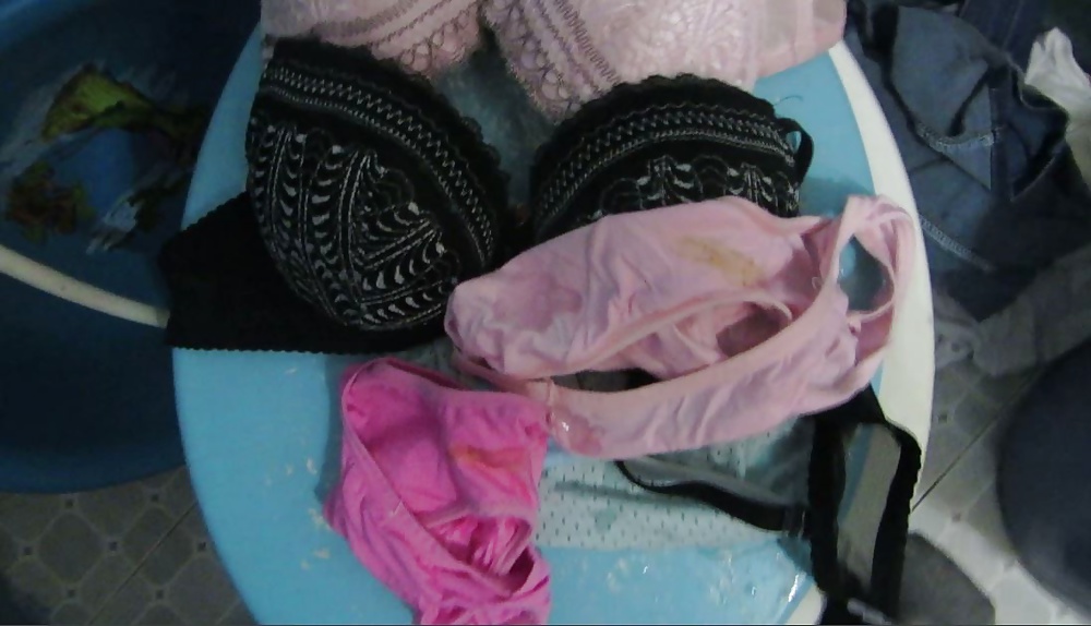 Sex Gallery Cum on dirty panties & bras of my kute friend 11-9-2014 p2