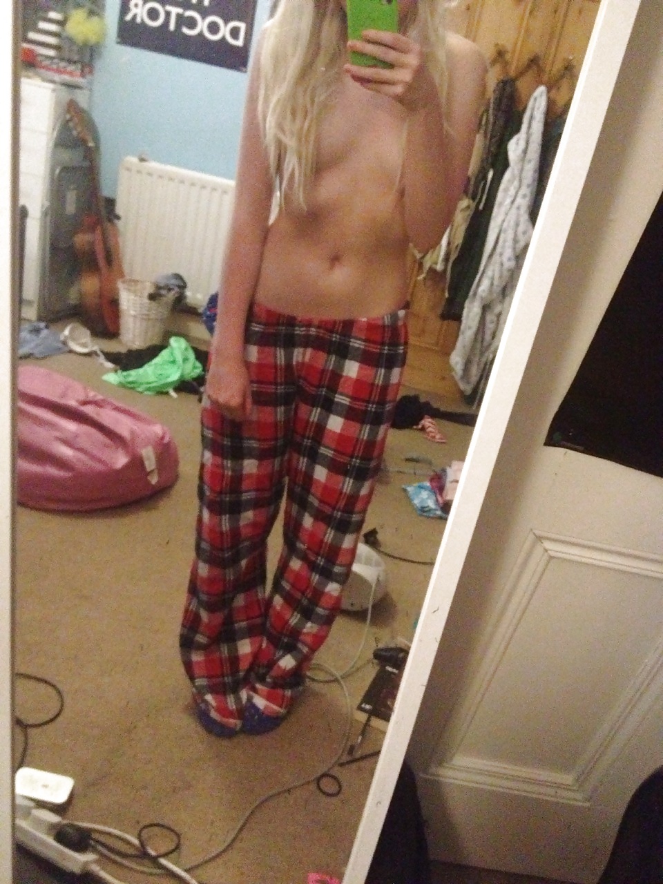 Sex Gallery Skinny shy girl