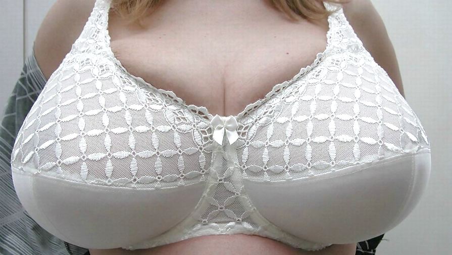 Sex Gallery Chunky tits in bra 5