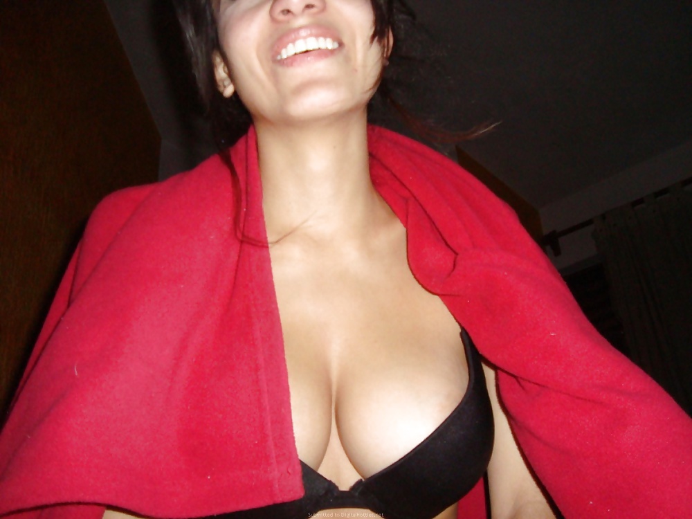 Sex Gallery amateur latina brunette busty rahela