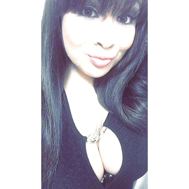 Sex Gallery Latina cleavage