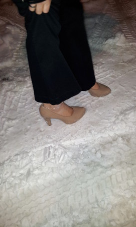 Wife heels in the snow without pantyhose!!!