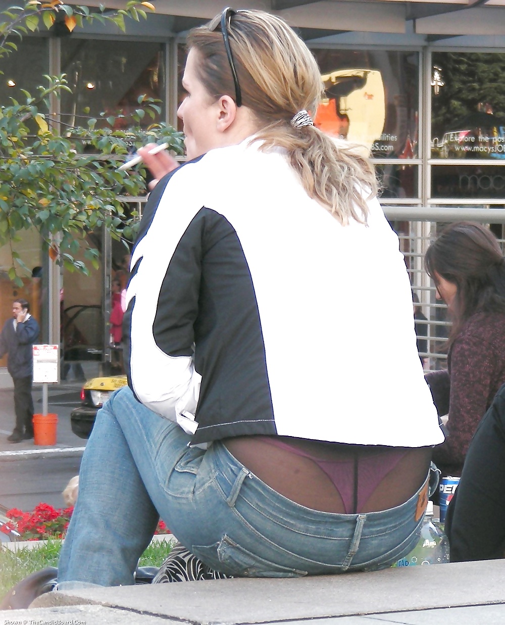 Slideshow whaletail voyeur. 