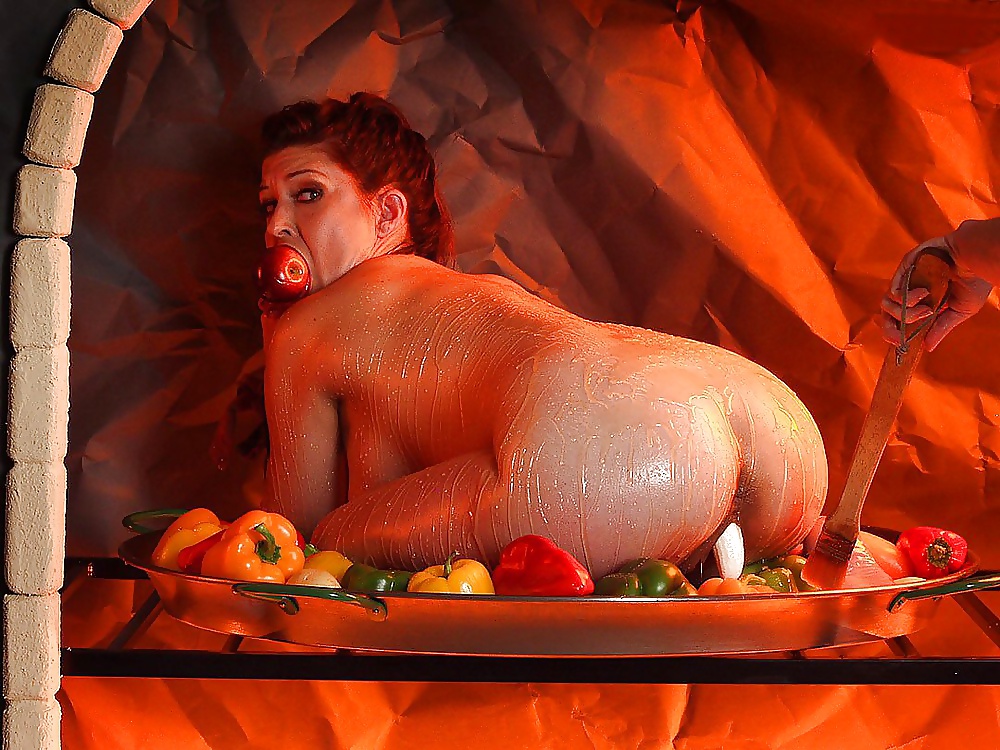 Nude Girls Eating Turkey At Thanksgiving.