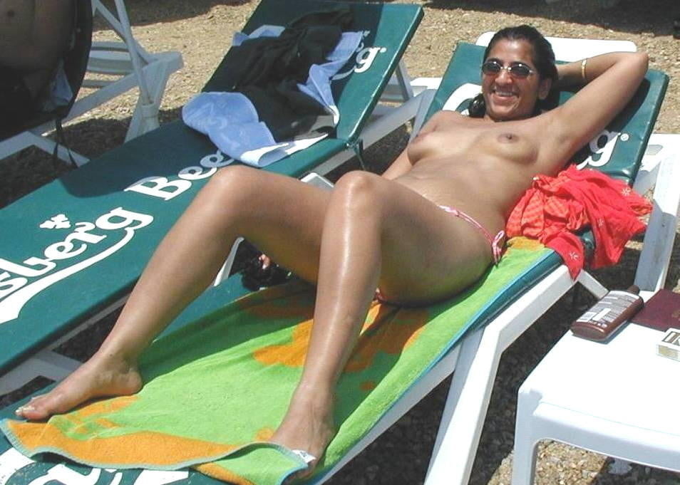 Hairy UK Indian wife shows all - 27 Photos 