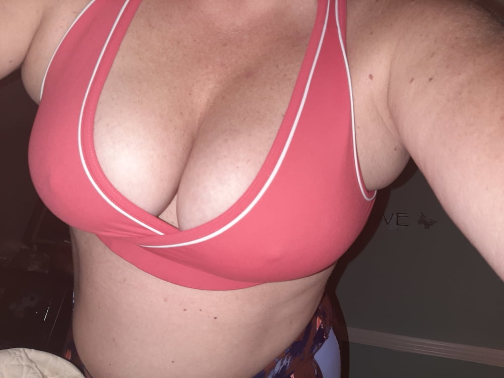 Wife's tits in & out of sports bra - 10 Photos 
