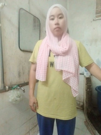 tante jilbab         