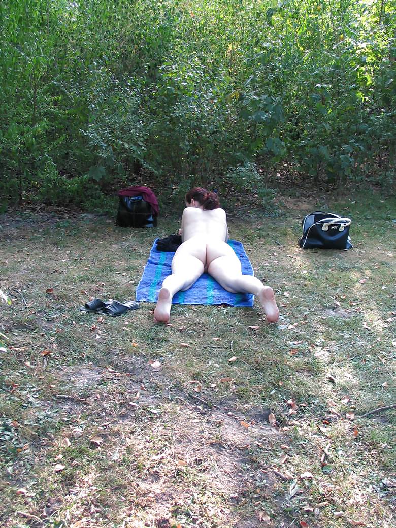 Sex Gallery Milf Woman - Big aNd White Ass - Outdoor