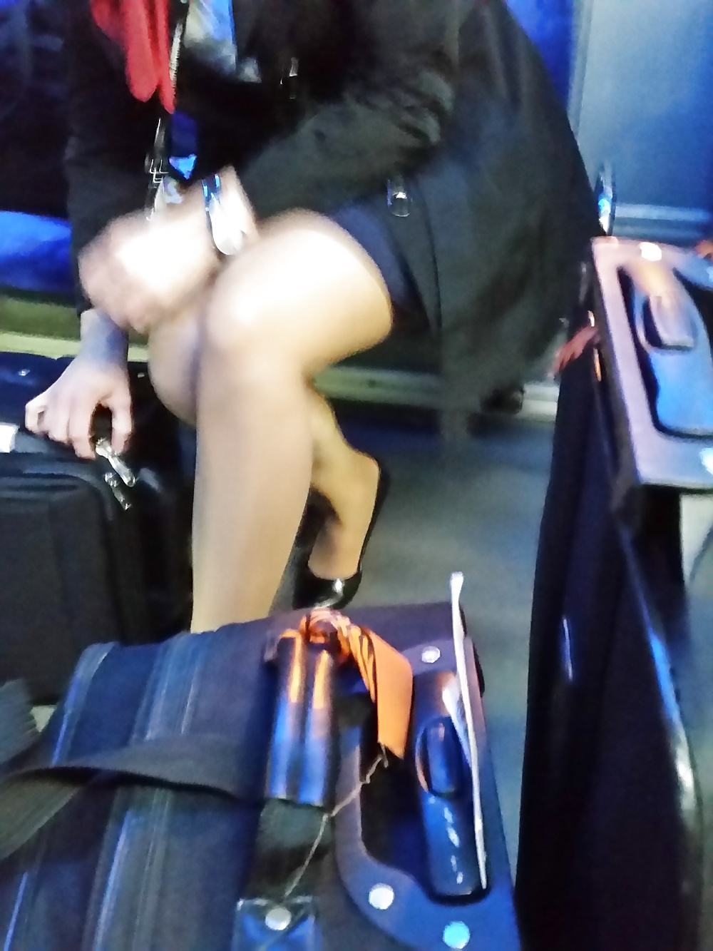 Sex Gallery sexy pantyhose legs from airports