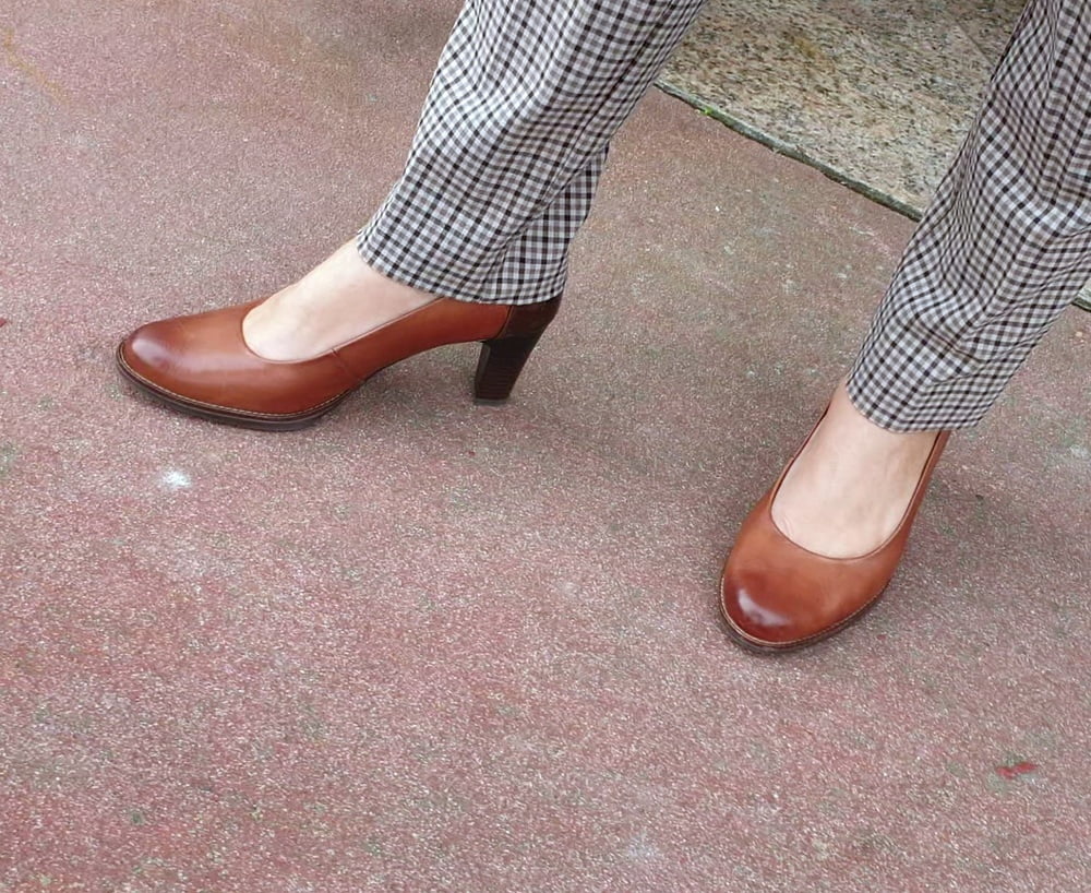 Candid feet photo #324255383