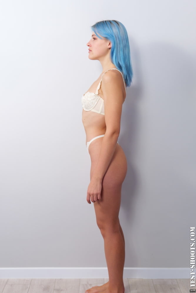 Kira Azul alternative music lover in nude casting - 16 Photos 