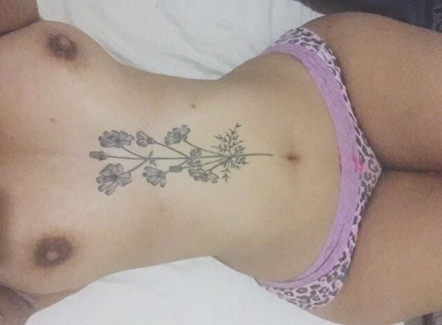 Sex Gallery Top-Half Naked Latina Selfies