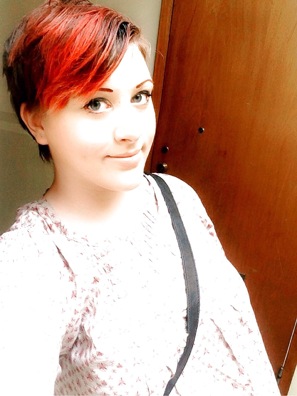 Sex Gallery Facebook short haired hotties P3