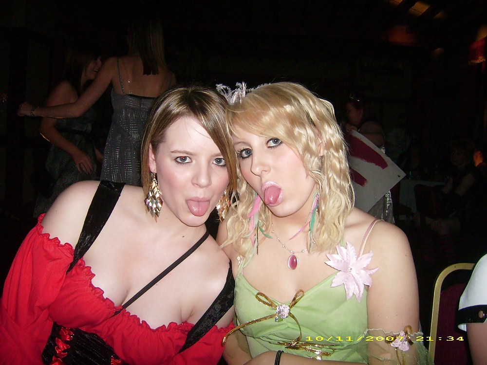 Sex Gallery Teen cleavage