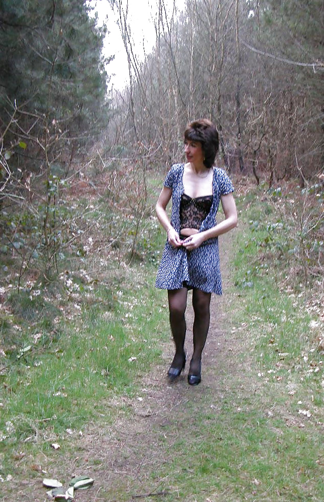 Sex Gallery Amateur mature lady takes a walk in the woods.